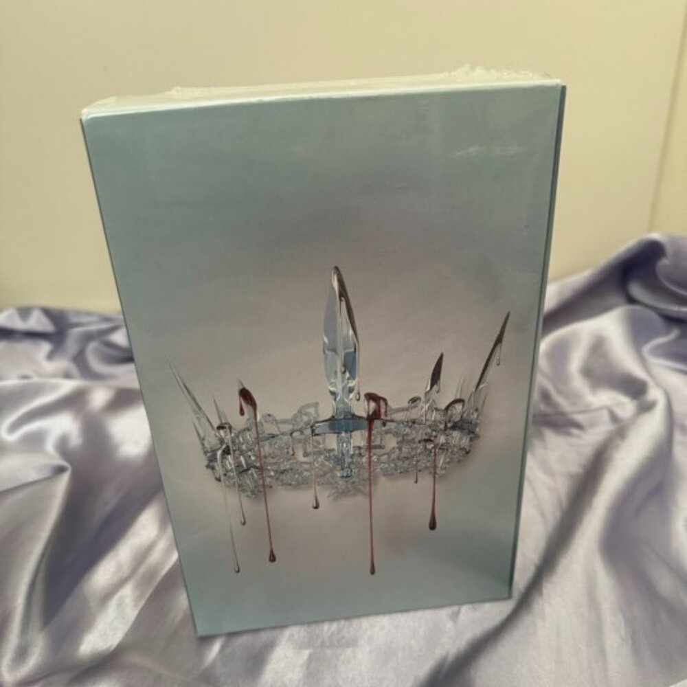 Red Queen 2-Book Paperback Box Set - Picture 5 of 9